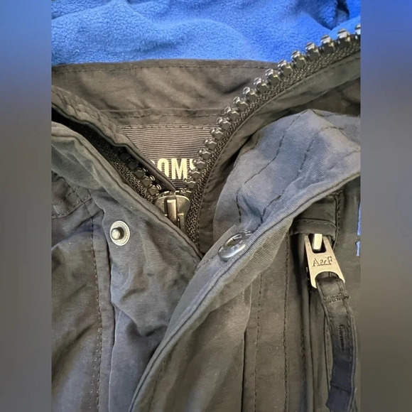 ❄ Abercrombie Jacket 
Size small
Fleece inside 
Zipper and snap front - Picture 4 of 10